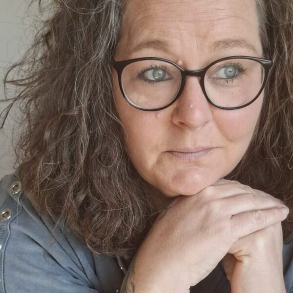 Alt-Text:Portrait von Sandra Drescher, Coach für Eltern mit autistischem Kind