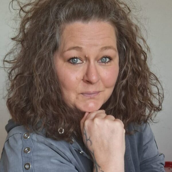 Portrait von Sandra Drescher – authentische, ehrliche Coachin für überforderte Eltern im Autismus-Kontext